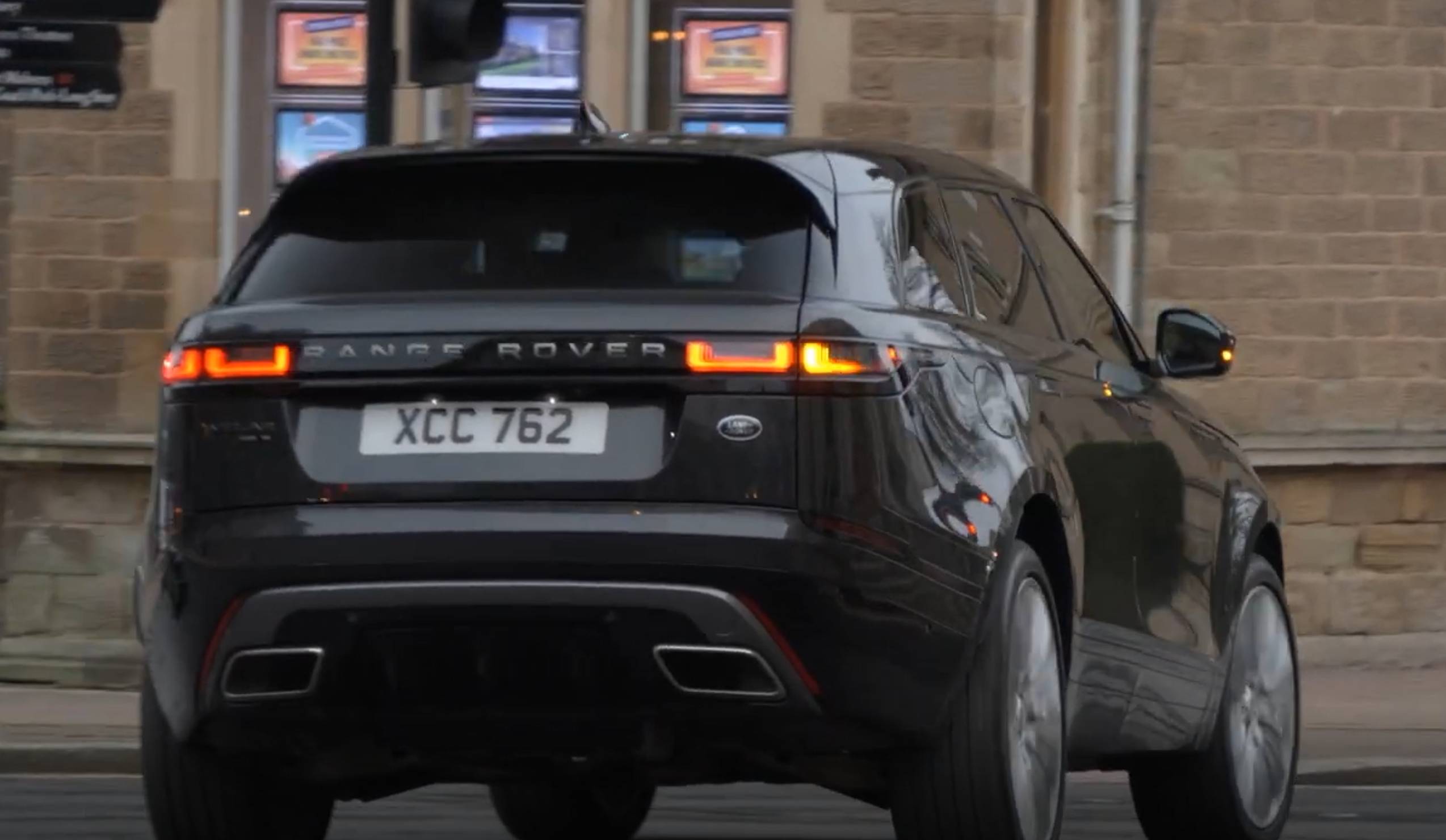 2021_Range_Rover_Velar_Lights