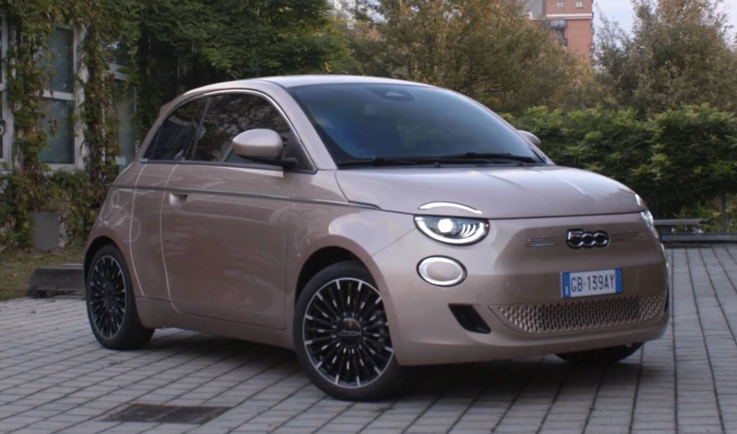 2021_New_Fiat_500_3+1_Lights