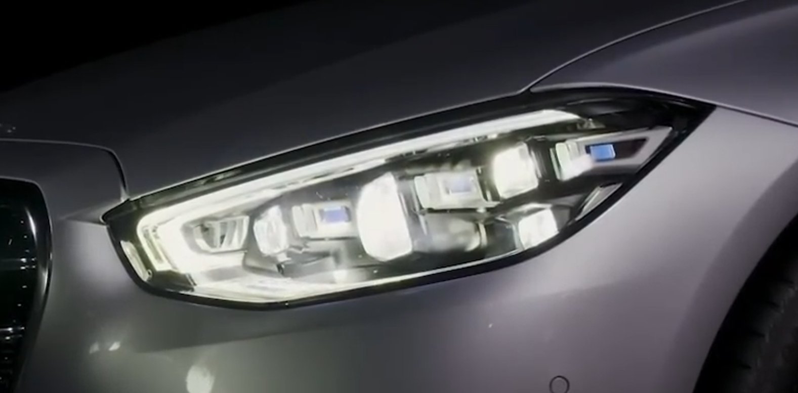 New_2022_Mercedes_S_Class_DIGITAL_LIGHT