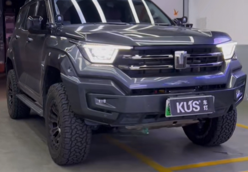 坦克400大灯不亮，选择装KUS千年狐透镜的效果，亮度翻倍！