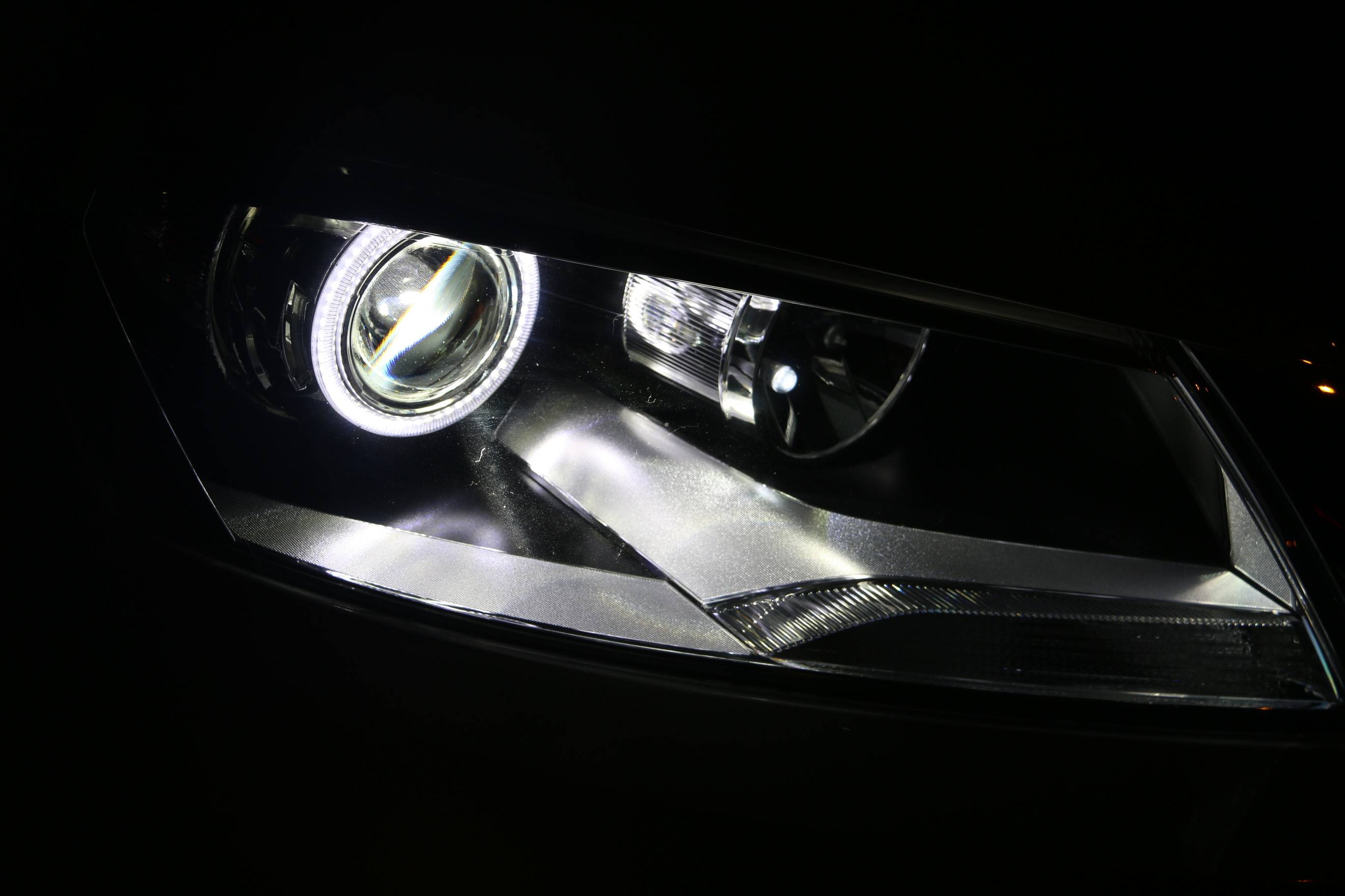 大灯不亮？灯罩破损？别乱花钱！教你&ldquo;懂行&rdquo;的透镜升级方案