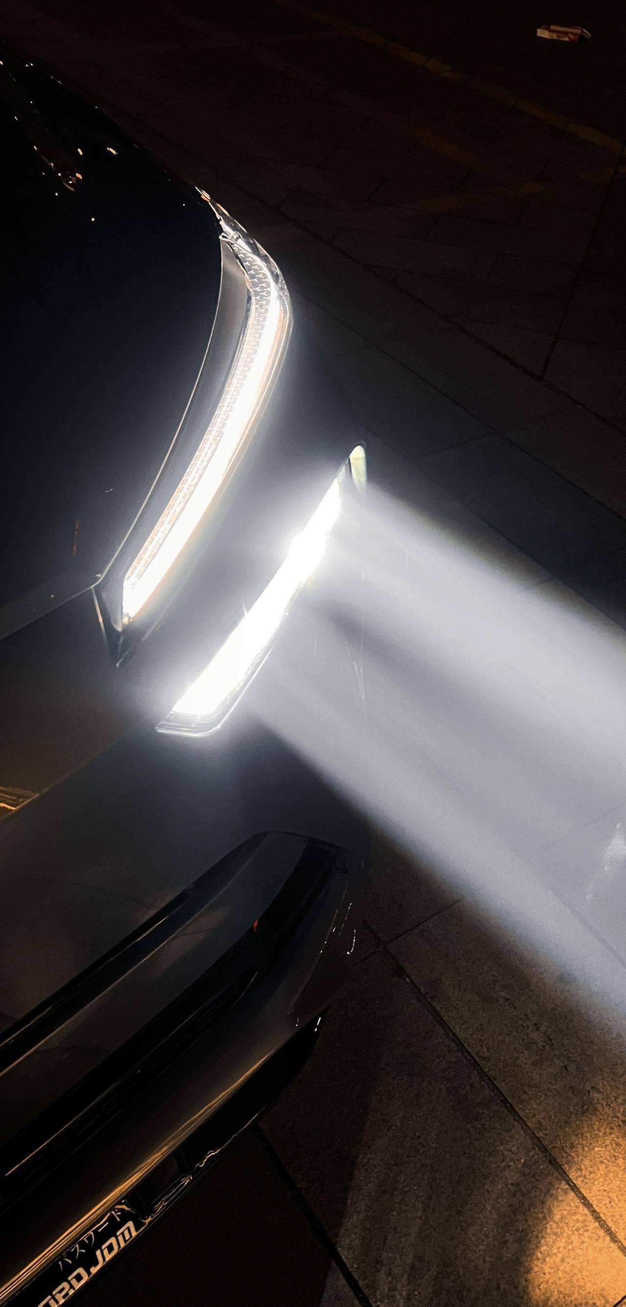 国产车灯透镜中，哪个品牌是通过3C认证的？